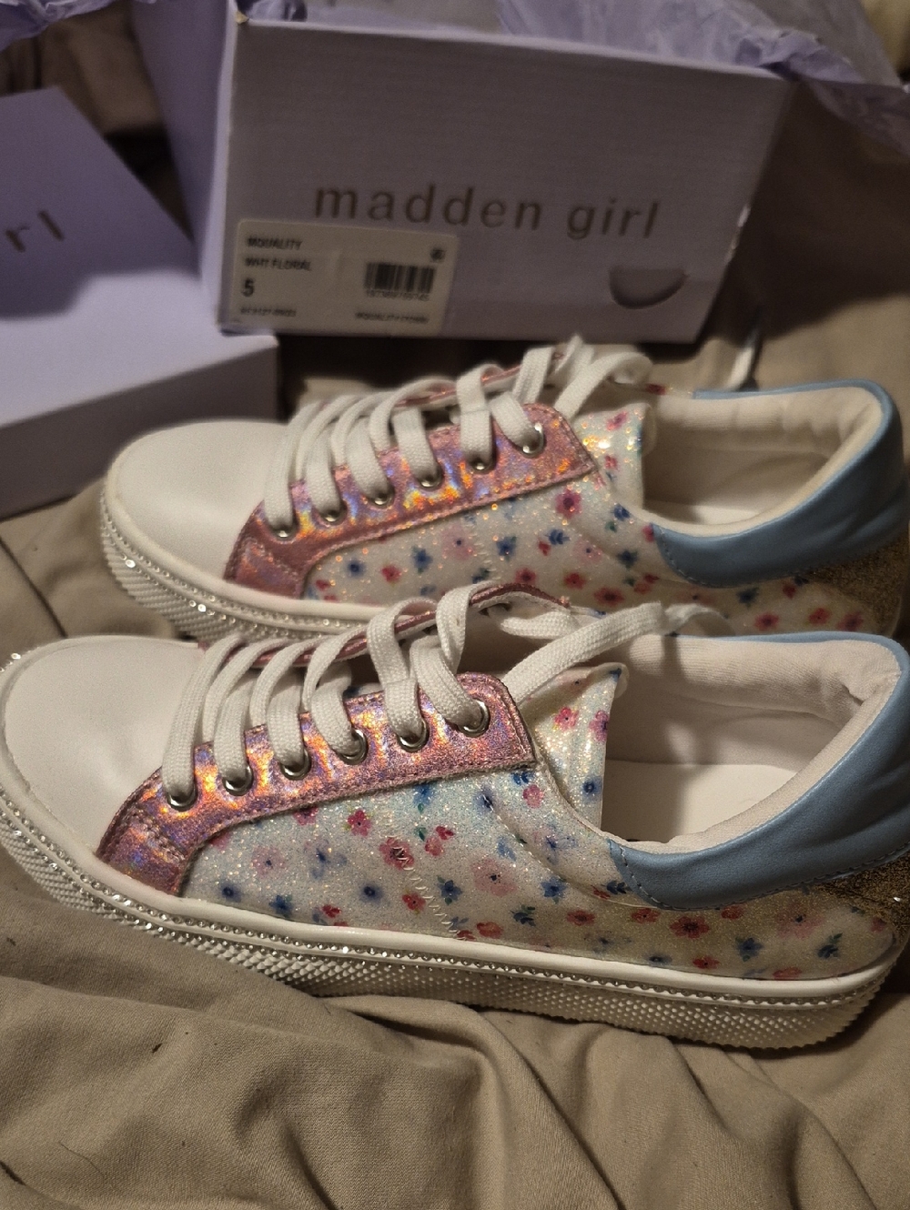 Madden Girl Kids' White Floral Glitter Sneakers